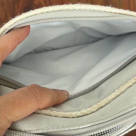 Chanel probably perfumes silver gray make up bag case - Picture 6 of 6